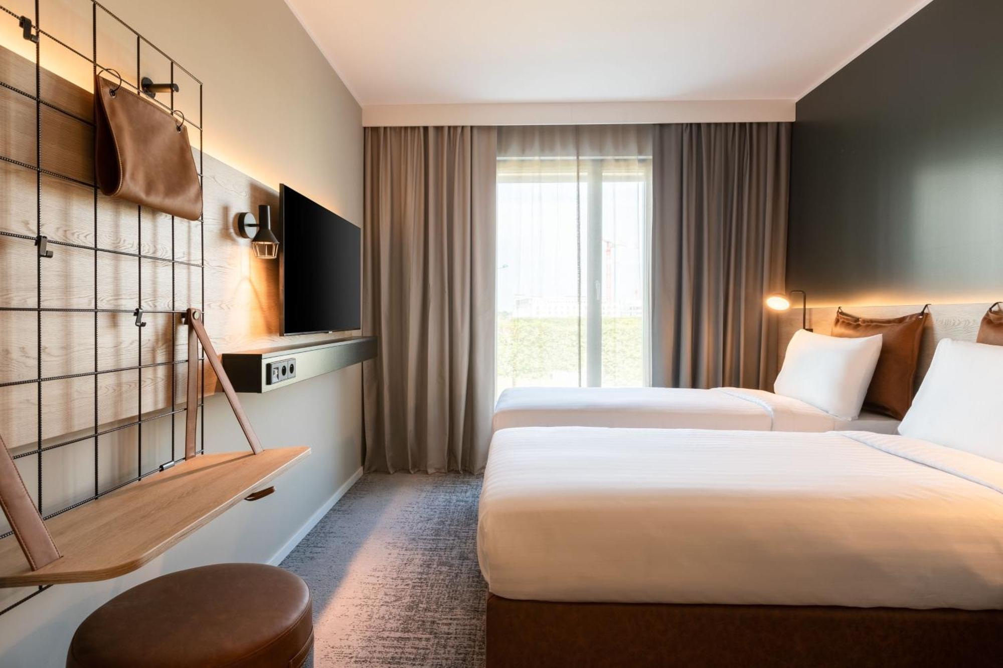 Moxy Paris Val D'Europe Hotel Монтеврен Екстериор снимка