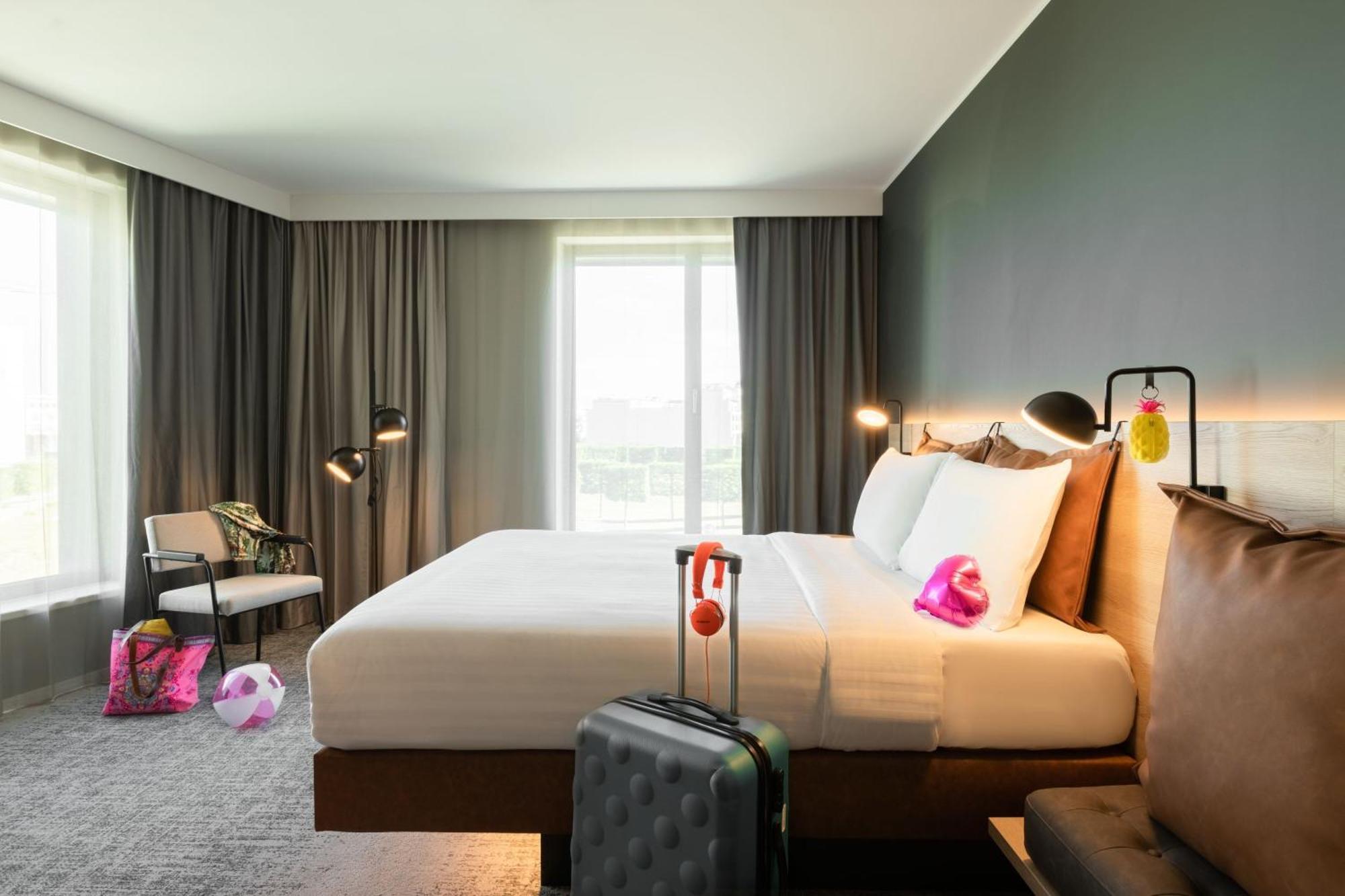 Moxy Paris Val D'Europe Hotel Монтеврен Екстериор снимка